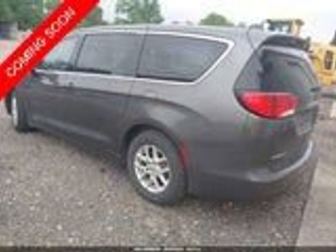 Used 2022 Chrysler Voyager LX FWD image 3