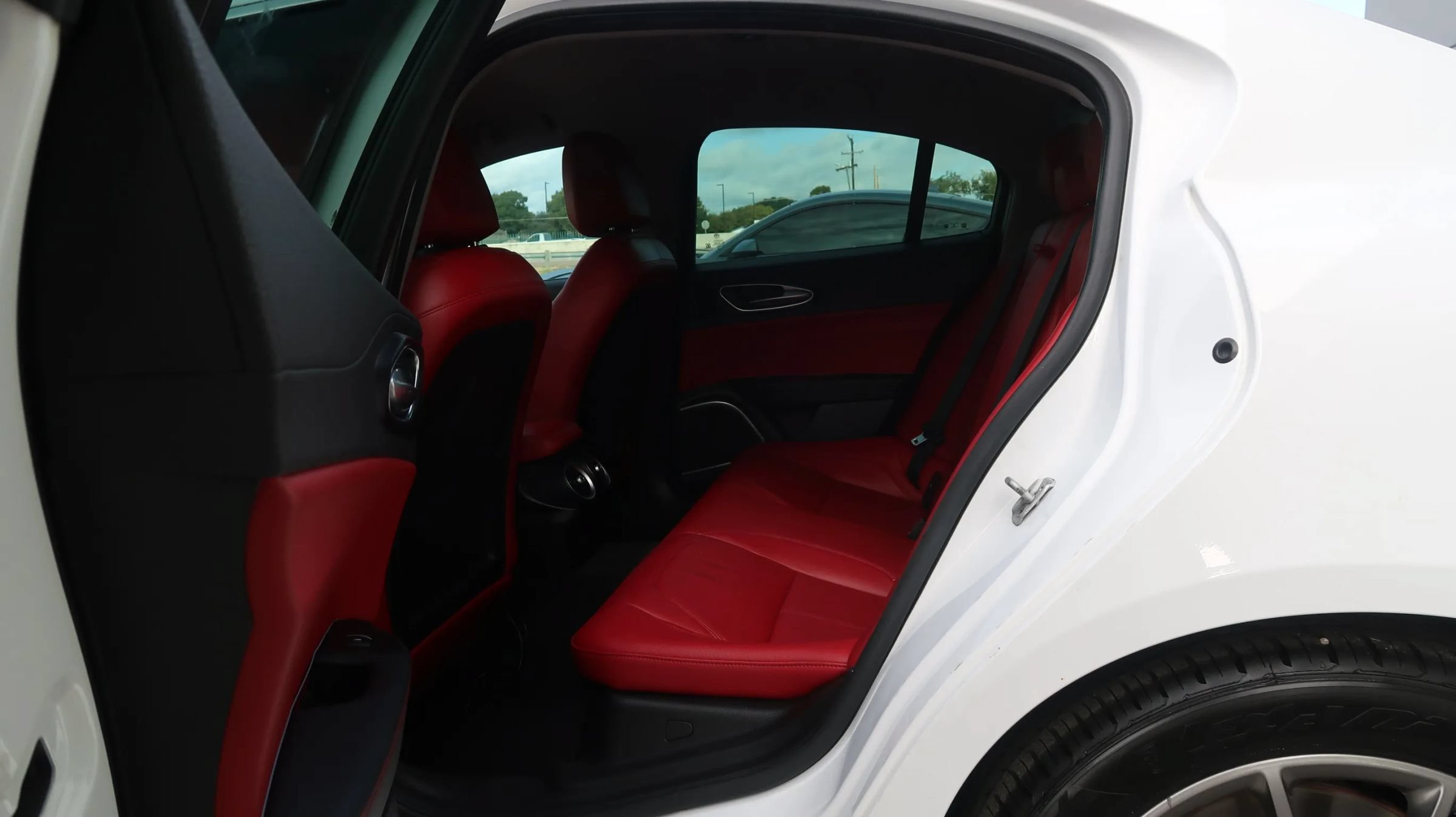 Used 2020 Alfa Romeo Giulia RWD image 18