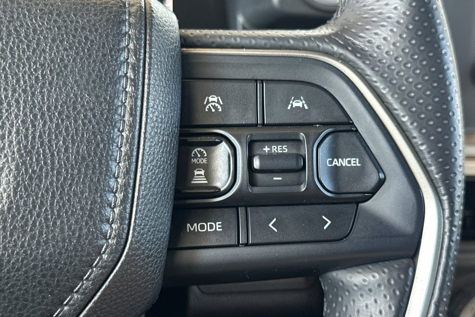Certified 2025 Toyota 4Runner SR5 AWD/4WD image 29