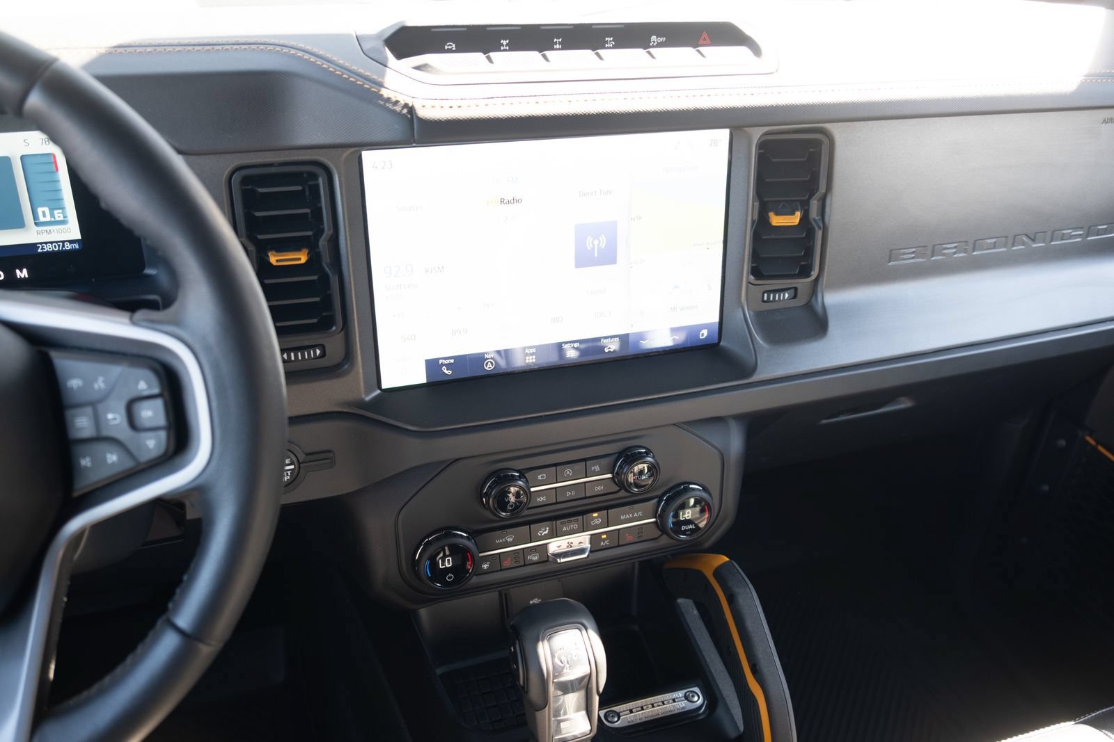 Used 2024 Ford Bronco Badlands AWD/4WD image 3