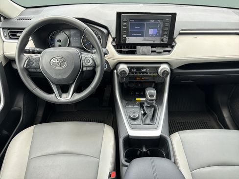 Used 2022 Toyota RAV4 XLE Premium AWD/4WD image 9