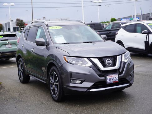 Used 2017 Nissan Rogue SL w/ SL Premium Package FWD image 1