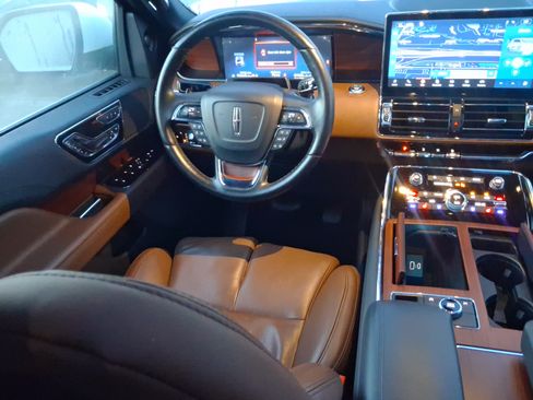 Used 2023 Lincoln Navigator Reserve w/ Monochromatic Package AWD/4WD image 8