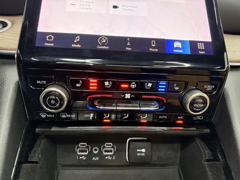 Used 2022 Jeep Grand Cherokee L Summit w/ Luxury Tech Group V image 21