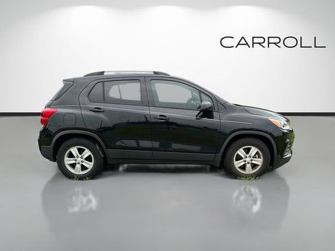 Used 2021 Chevrolet Trax LT w/ LT Convenience Package FWD image 2