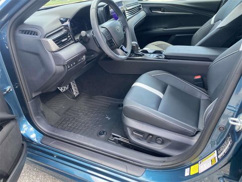 Used 2025 Toyota Camry SE w/ Convenience Package image 14