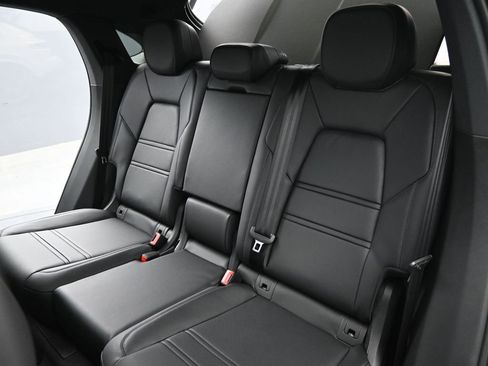 New 2025 Porsche Cayenne Coupe image 27