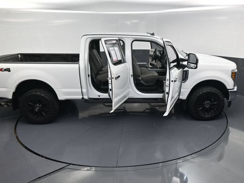Used 2019 Ford F250 XLT w/ XLT Premium Package AWD/4WD image 23