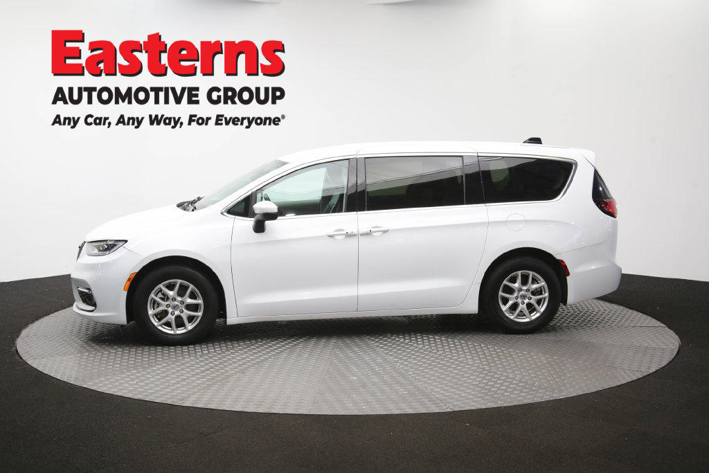 Used 2023 Chrysler Pacifica Touring-L FWD image 63