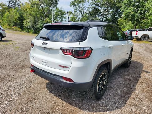 Used 2025 Jeep Compass Trailhawk AWD/4WD image 5