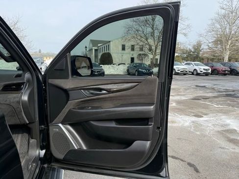 Used 2018 Cadillac Escalade ESV Platinum image 32