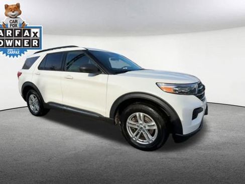 Certified 2023 Ford Explorer XLT image 2