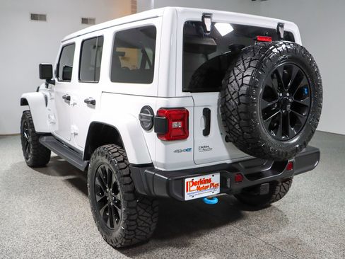Used 2023 Jeep Wrangler Unlimited Sahara w/ Cold Weather Group AWD/4WD image 10