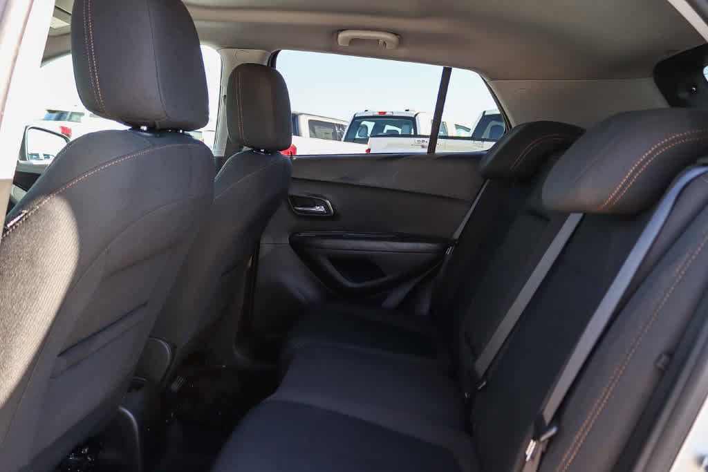 Used 2022 Chevrolet Trax LS w/ Tint and Cruise Package FWD image 18