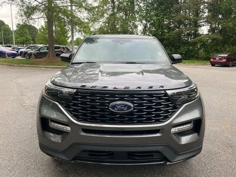 Used 2023 Ford Explorer ST-Line AWD/4WD image 3