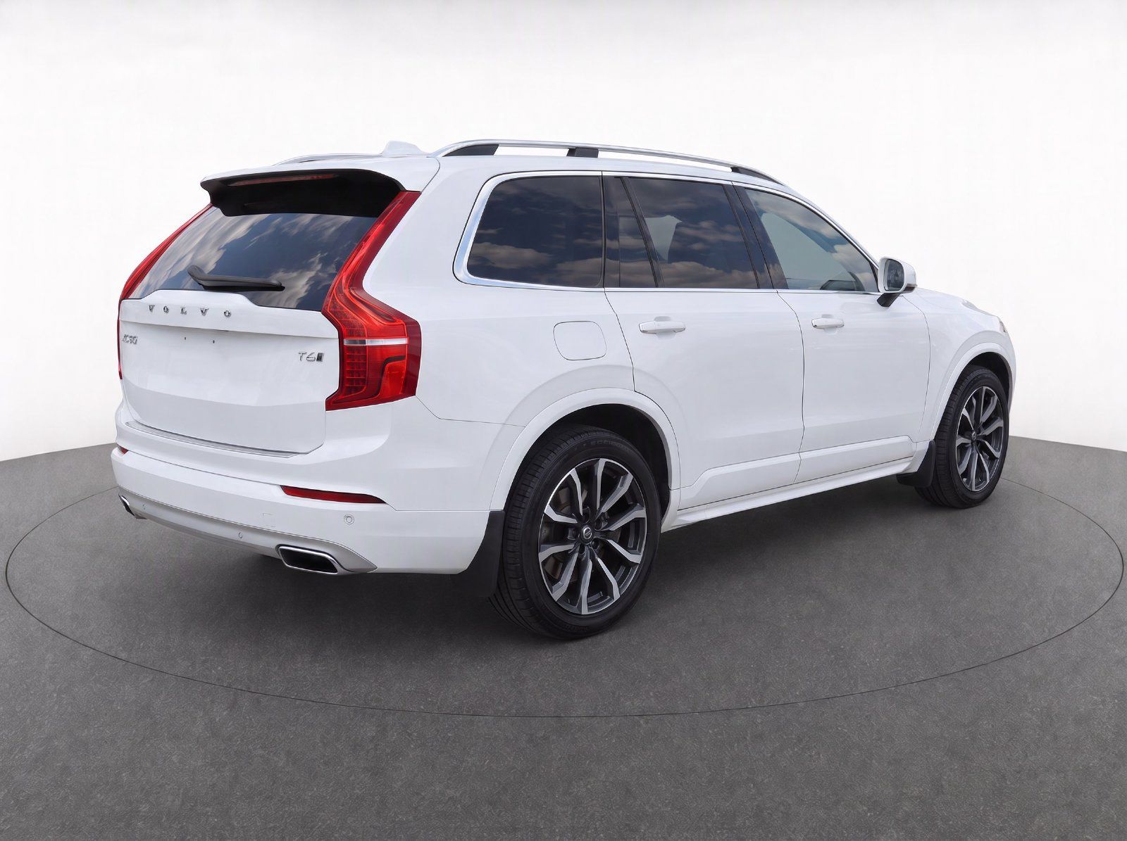 Used 2018 Volvo XC90 T6 Momentum AWD/4WD image 3