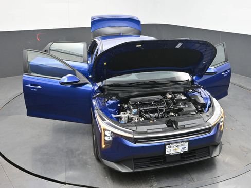 Used 2025 Kia K4 LXS FWD image 41