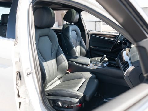 Used 2018 BMW 530i xDrive w/ Premium Package image 17