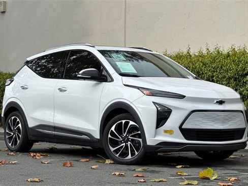 Used 2023 Chevrolet Bolt EUV Premier w/ Sun & Sound Package image 2