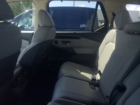 Used 2025 Honda Pilot EX-L image 9