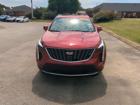 Used 2023 Cadillac XT4 Premium Luxury w/ Technology Package FWD image 3