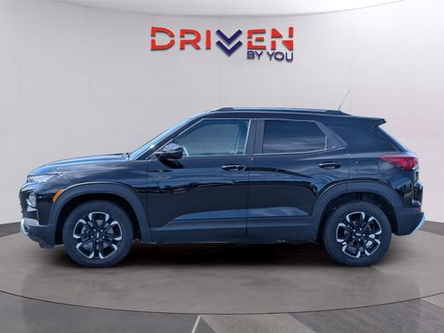 Used 2023 Chevrolet TrailBlazer LT image 2