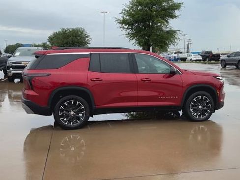 New 2026 Chevrolet Traverse LT w/ Sun and Wheel Package FWD image 4