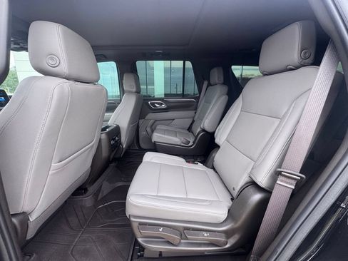 Used 2024 Chevrolet Tahoe Z71 w/ Luxury Package AWD/4WD image 17