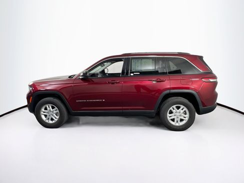 Used 2023 Jeep Grand Cherokee Laredo w/ Luxury Tech Group I AWD/4WD image 8