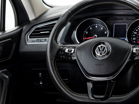 Used 2021 Volkswagen Tiguan SE R-Line image 15