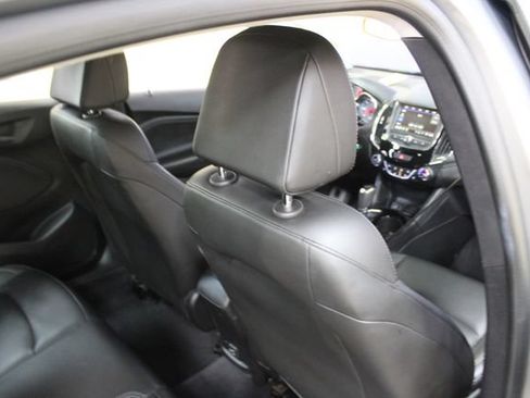 Used 2019 Chevrolet Cruze Premier FWD image 12