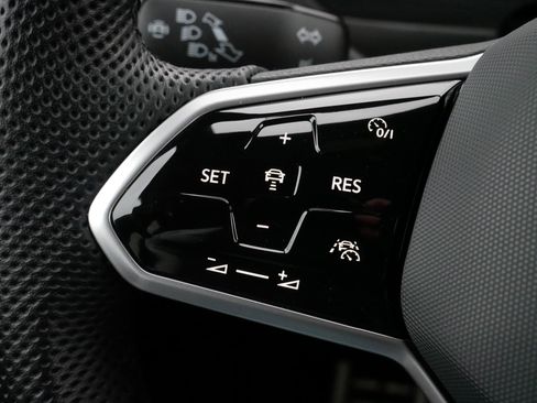 Certified 2024 Volkswagen Tiguan SE R-Line image 25