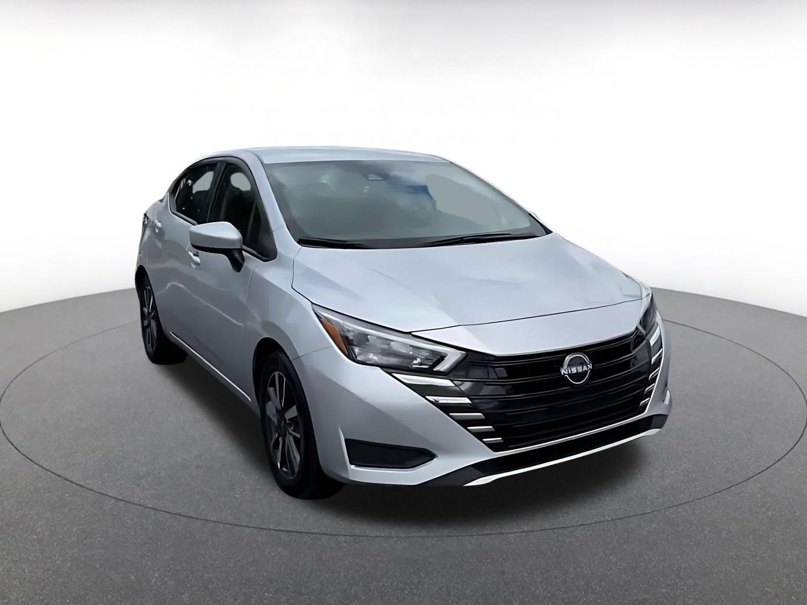 Used 2025 Nissan Versa SV FWD image 3