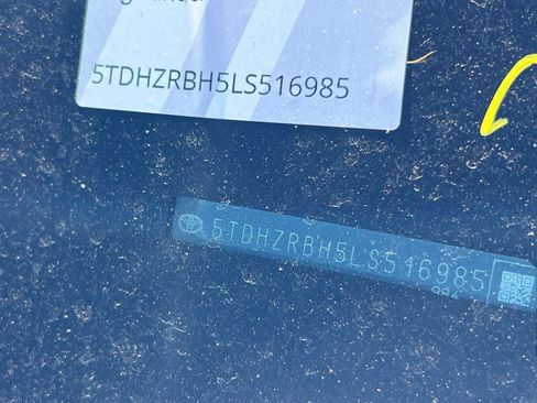 Used 2020 Toyota Highlander XLE image 23