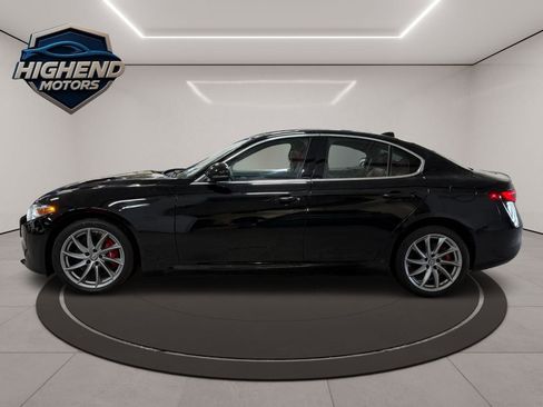 Used 2019 Alfa Romeo Giulia AWD image 3