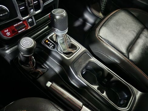 Used 2020 Jeep Gladiator Mojave AWD/4WD image 29