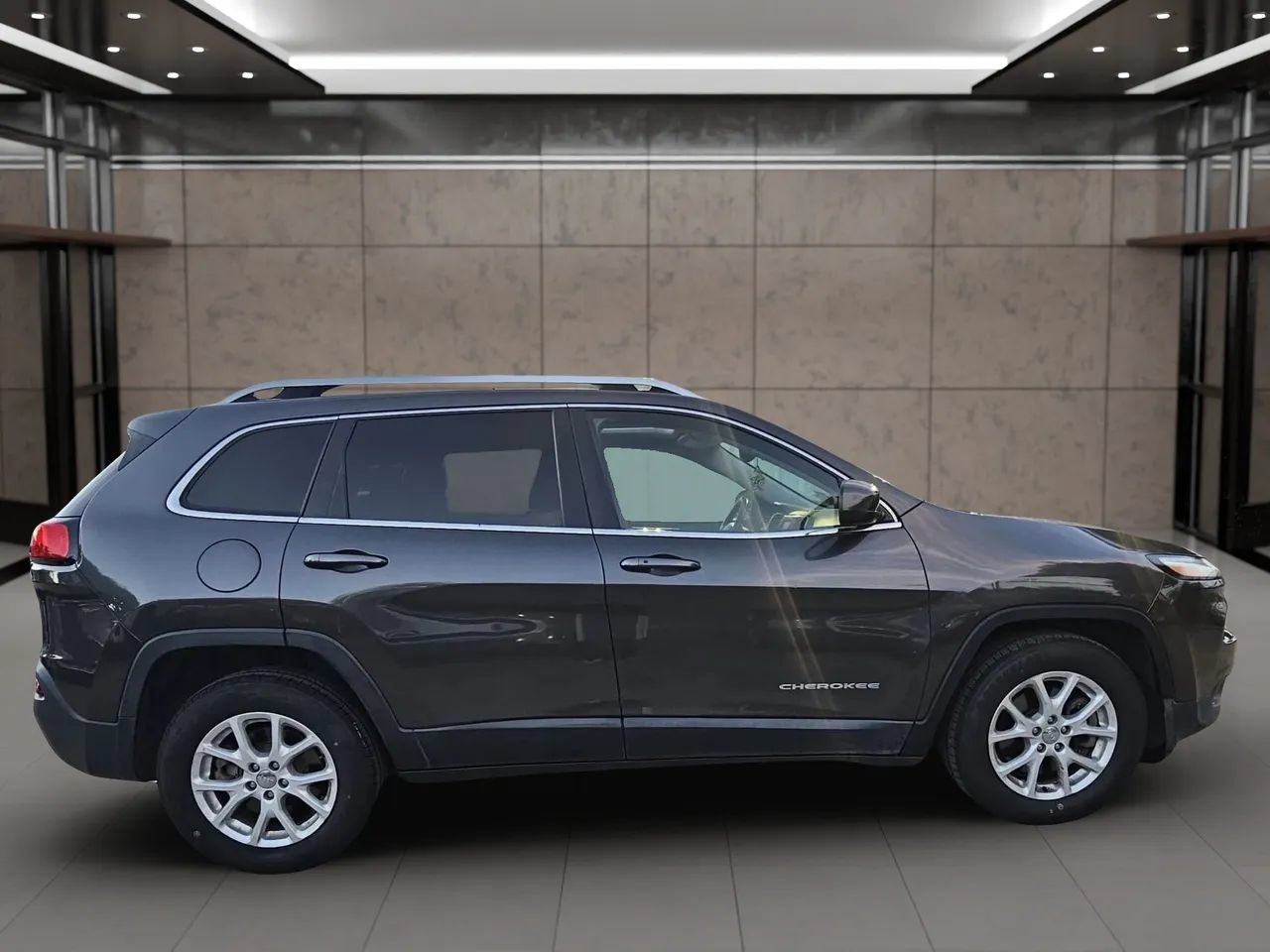 Used 2015 Jeep Cherokee Latitude w/ Comfort/Convenience Group AWD/4WD image 3