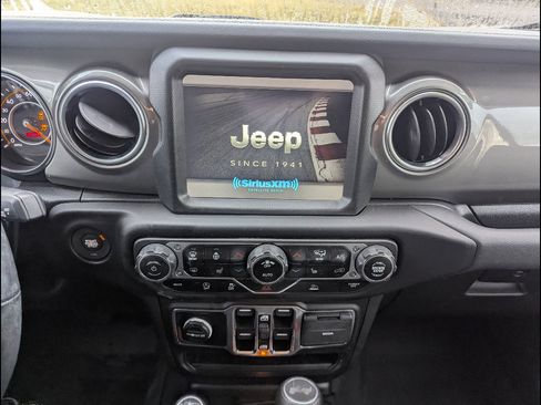 Used 2023 Jeep Wrangler Unlimited Sahara w/ Cold Weather Group AWD/4WD image 31