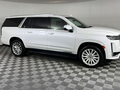 Used 2023 Cadillac Escalade ESV Premium Luxury AWD/4WD image 3