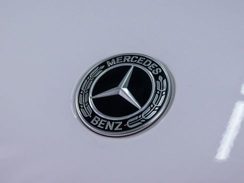 Used 2025 Mercedes-Benz GLC 300 4MATIC image 5