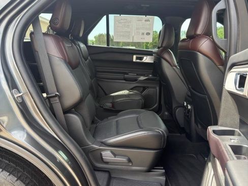 Used 2020 Ford Explorer Platinum w/ Premium Technology Package AWD/4WD image 16