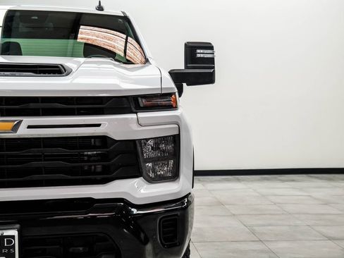 Used 2024 Chevrolet Silverado 2500 Custom w/ Custom Value Package AWD/4WD image 4