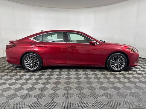 Used 2025 Lexus ES 350 w/ Luxury Package FWD image 2