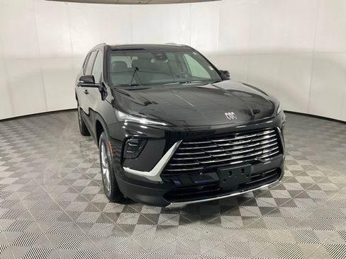 Used 2025 Buick Enclave Preferred image 3