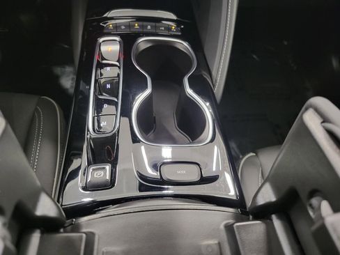 Used 2023 Buick Envision Avenir image 18