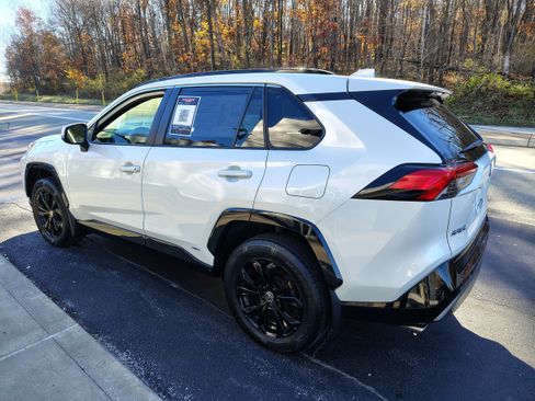 Used 2022 Toyota RAV4 SE image 7