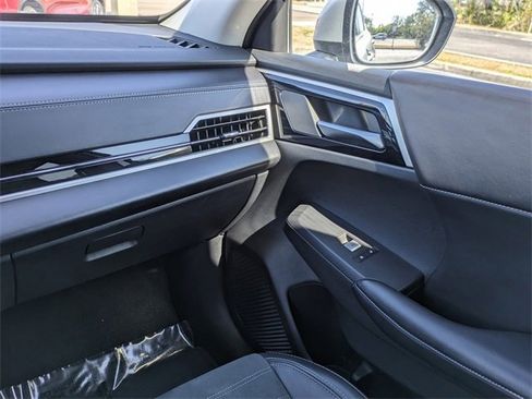 Used 2024 Mitsubishi Outlander SE image 17