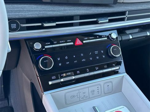 New 2025 Hyundai Santa Fe Limited AWD/4WD image 32