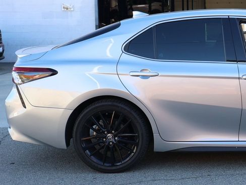 Used 2021 Toyota Camry XSE image 3