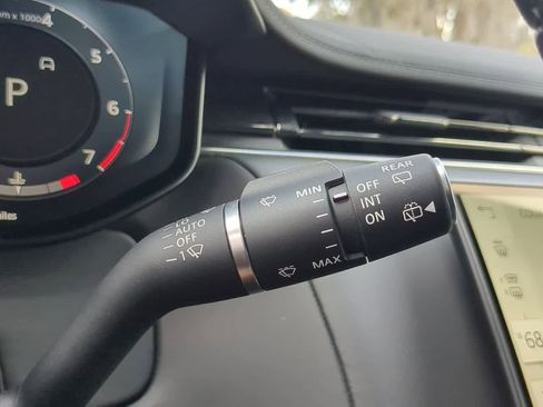 Used 2025 Land Rover Range Rover Sport SE image 27